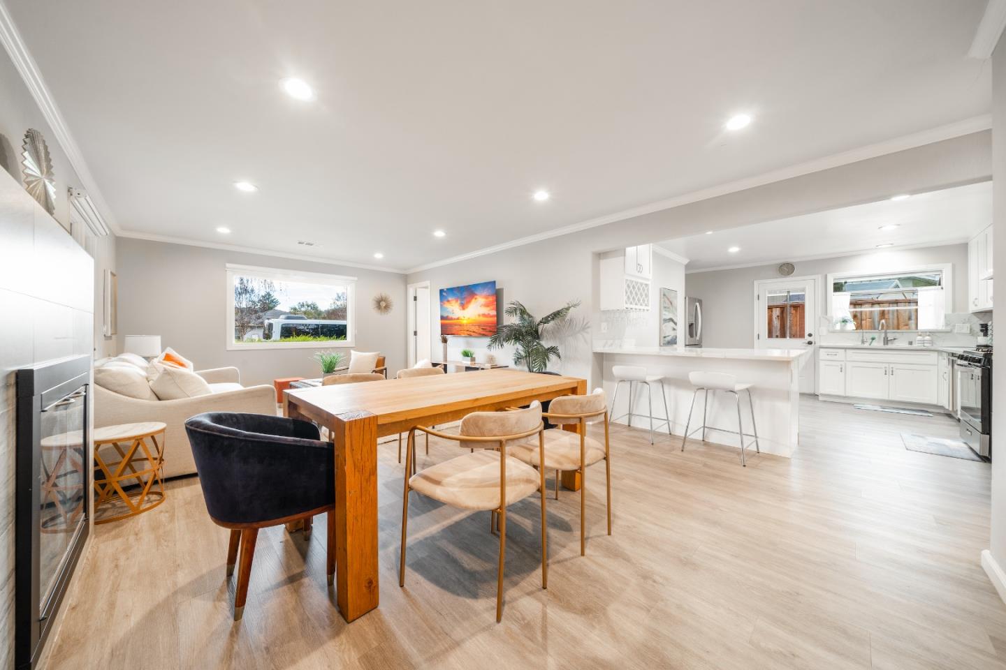 Detail Gallery Image 2 of 28 For 16605 Camellia Ter, Los Gatos,  CA 95032 - 8 Beds | 4 Baths