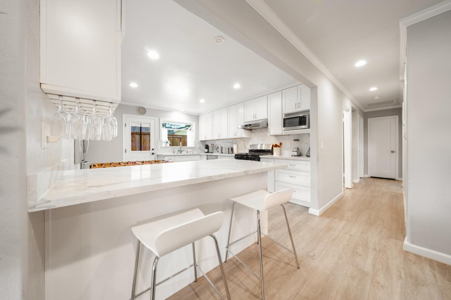 Detail Gallery Image 8 of 28 For 16605 Camellia Ter, Los Gatos,  CA 95032 - 8 Beds | 4 Baths