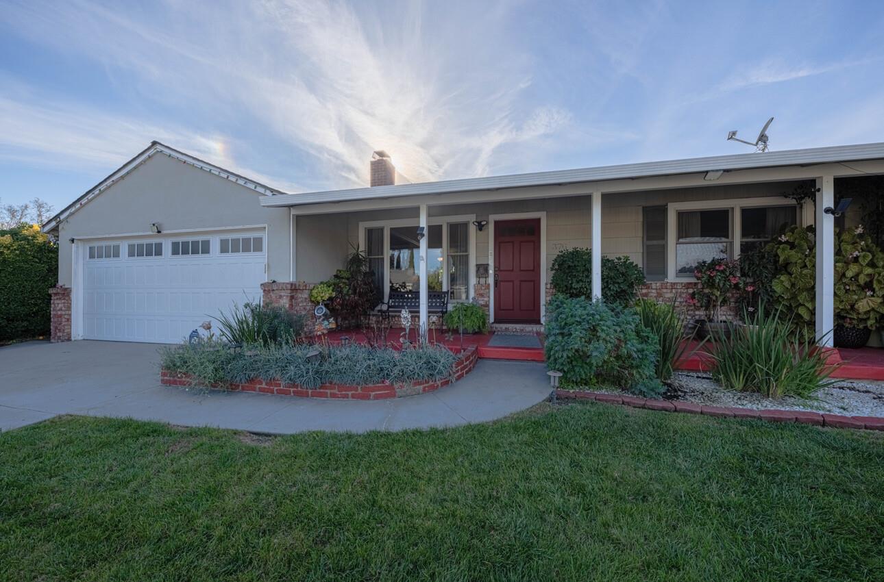 Detail Gallery Image 3 of 39 For 376 Cypress Ave, Santa Clara,  CA 95050 - 3 Beds | 1 Baths