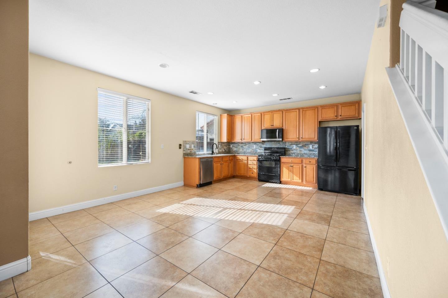 Detail Gallery Image 10 of 33 For 2385 S Creekside Dr, Los Banos,  CA 93635 - 3 Beds | 2/1 Baths