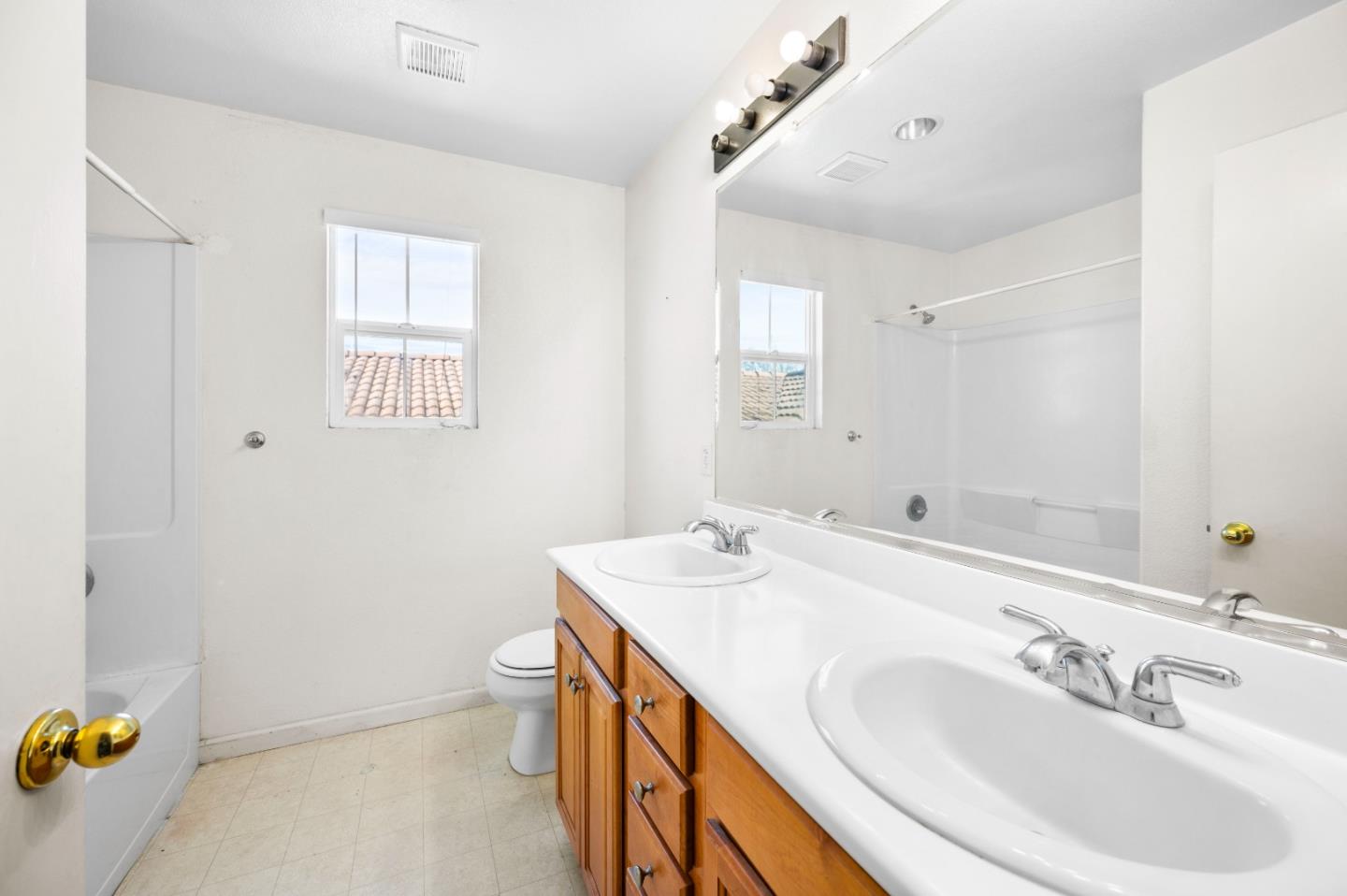 Detail Gallery Image 17 of 33 For 2385 S Creekside Dr, Los Banos,  CA 93635 - 3 Beds | 2/1 Baths