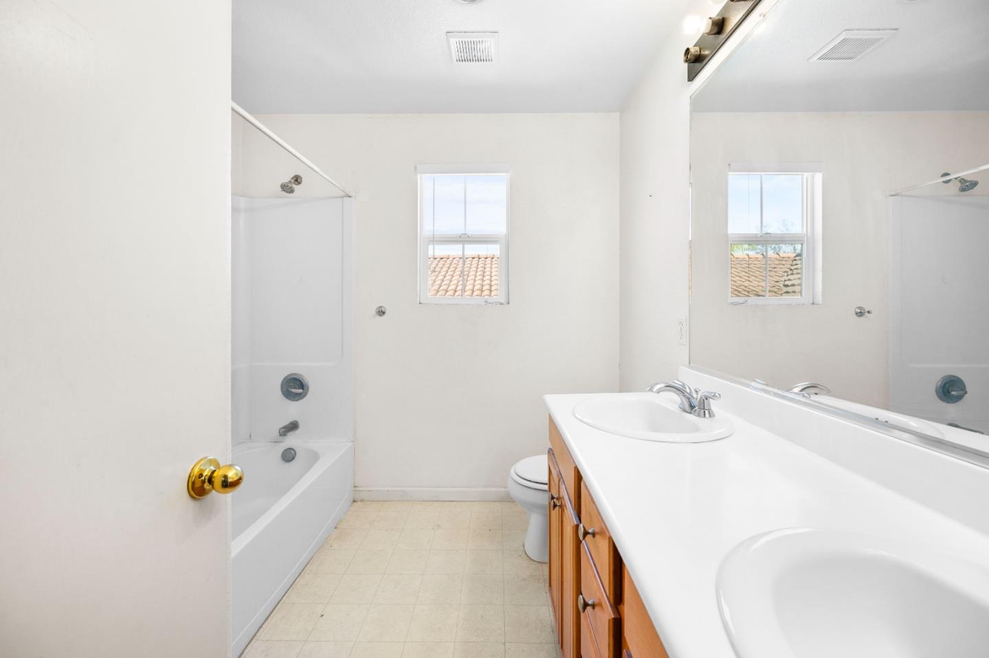 Detail Gallery Image 18 of 33 For 2385 S Creekside Dr, Los Banos,  CA 93635 - 3 Beds | 2/1 Baths