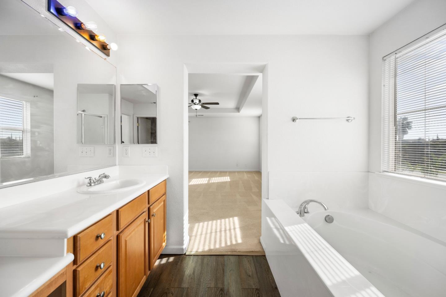 Detail Gallery Image 25 of 33 For 2385 S Creekside Dr, Los Banos,  CA 93635 - 3 Beds | 2/1 Baths