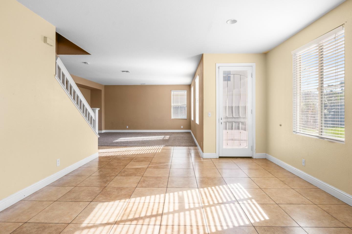 Detail Gallery Image 3 of 33 For 2385 S Creekside Dr, Los Banos,  CA 93635 - 3 Beds | 2/1 Baths