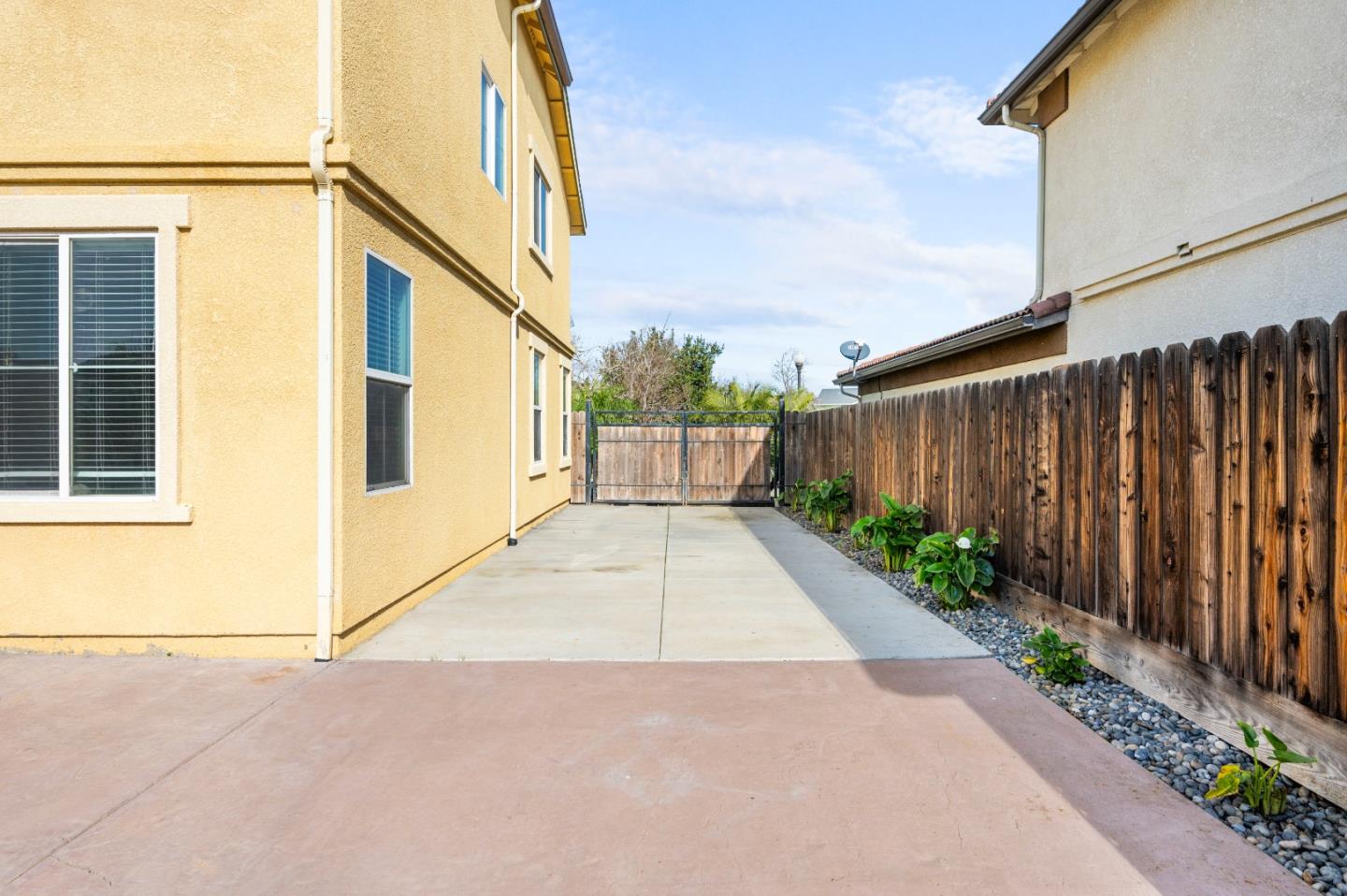 Detail Gallery Image 32 of 33 For 2385 S Creekside Dr, Los Banos,  CA 93635 - 3 Beds | 2/1 Baths