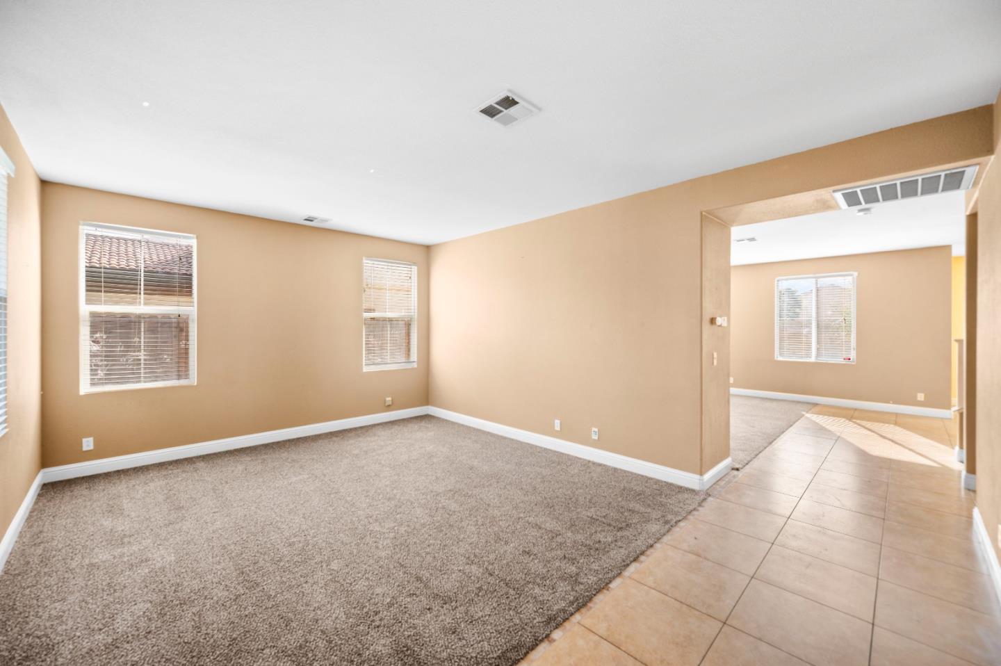 Detail Gallery Image 4 of 33 For 2385 S Creekside Dr, Los Banos,  CA 93635 - 3 Beds | 2/1 Baths