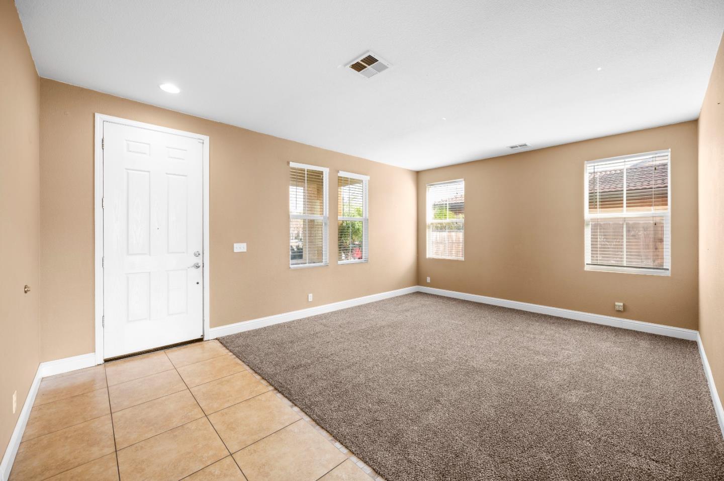 Detail Gallery Image 6 of 33 For 2385 S Creekside Dr, Los Banos,  CA 93635 - 3 Beds | 2/1 Baths