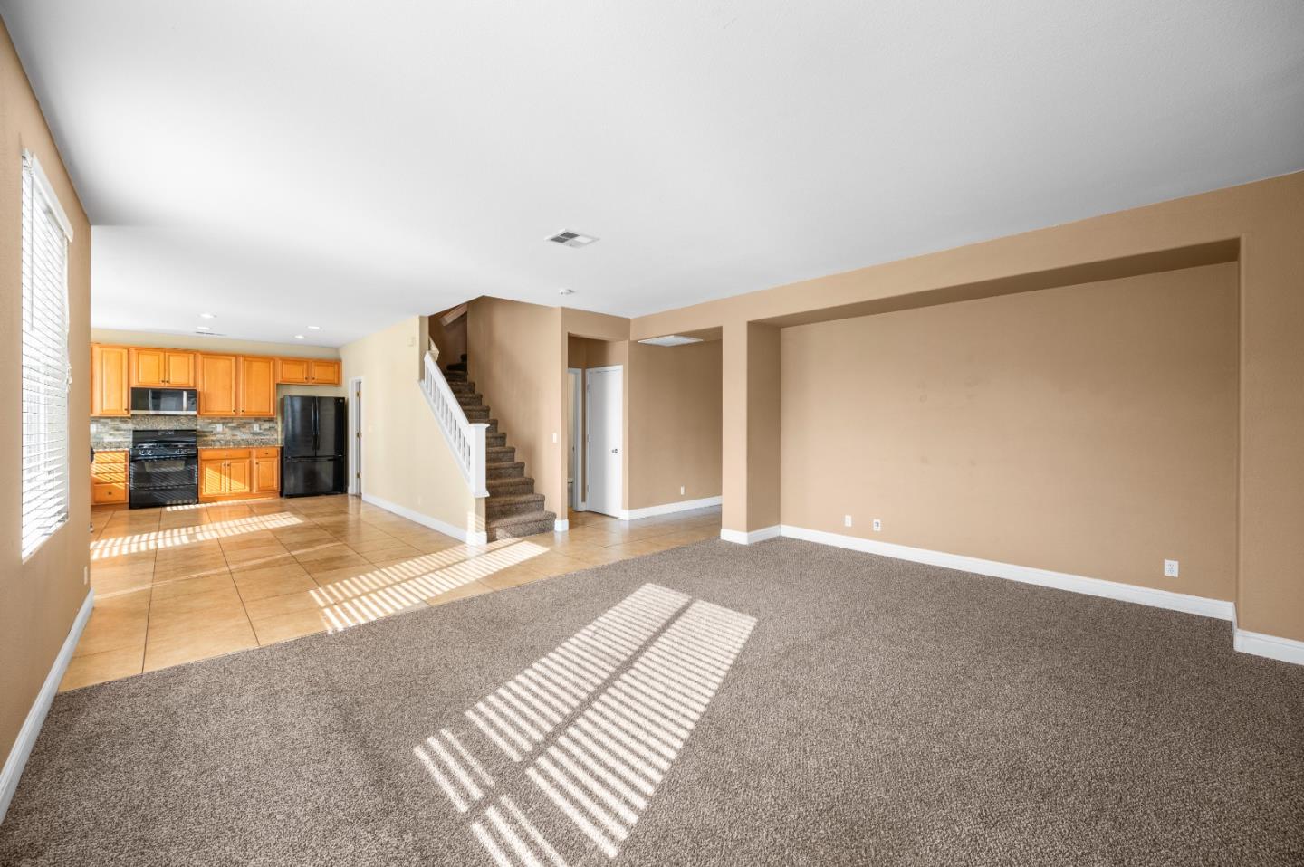 Detail Gallery Image 8 of 33 For 2385 S Creekside Dr, Los Banos,  CA 93635 - 3 Beds | 2/1 Baths