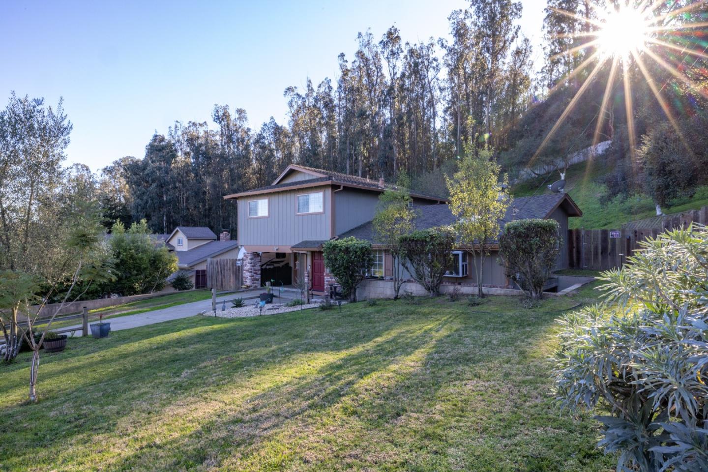 Detail Gallery Image 4 of 39 For 6900 Lakeview Dr, Salinas,  CA 93907 - 4 Beds | 2 Baths