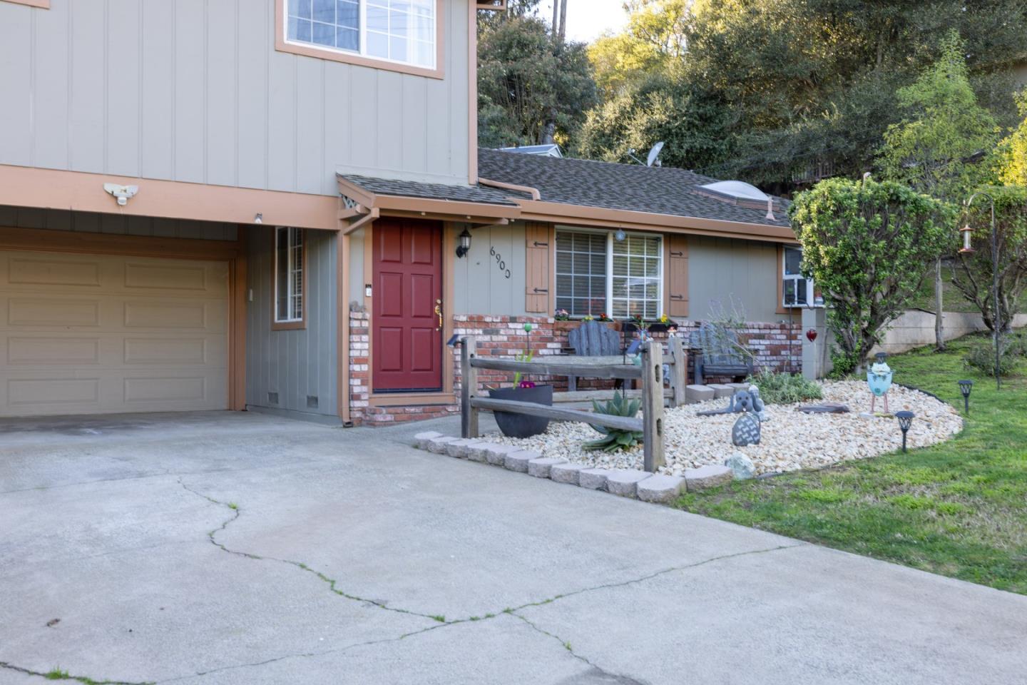 Detail Gallery Image 5 of 39 For 6900 Lakeview Dr, Salinas,  CA 93907 - 4 Beds | 2 Baths