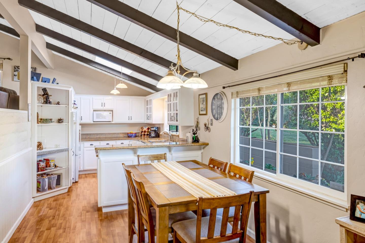 Detail Gallery Image 7 of 39 For 6900 Lakeview Dr, Salinas,  CA 93907 - 4 Beds | 2 Baths