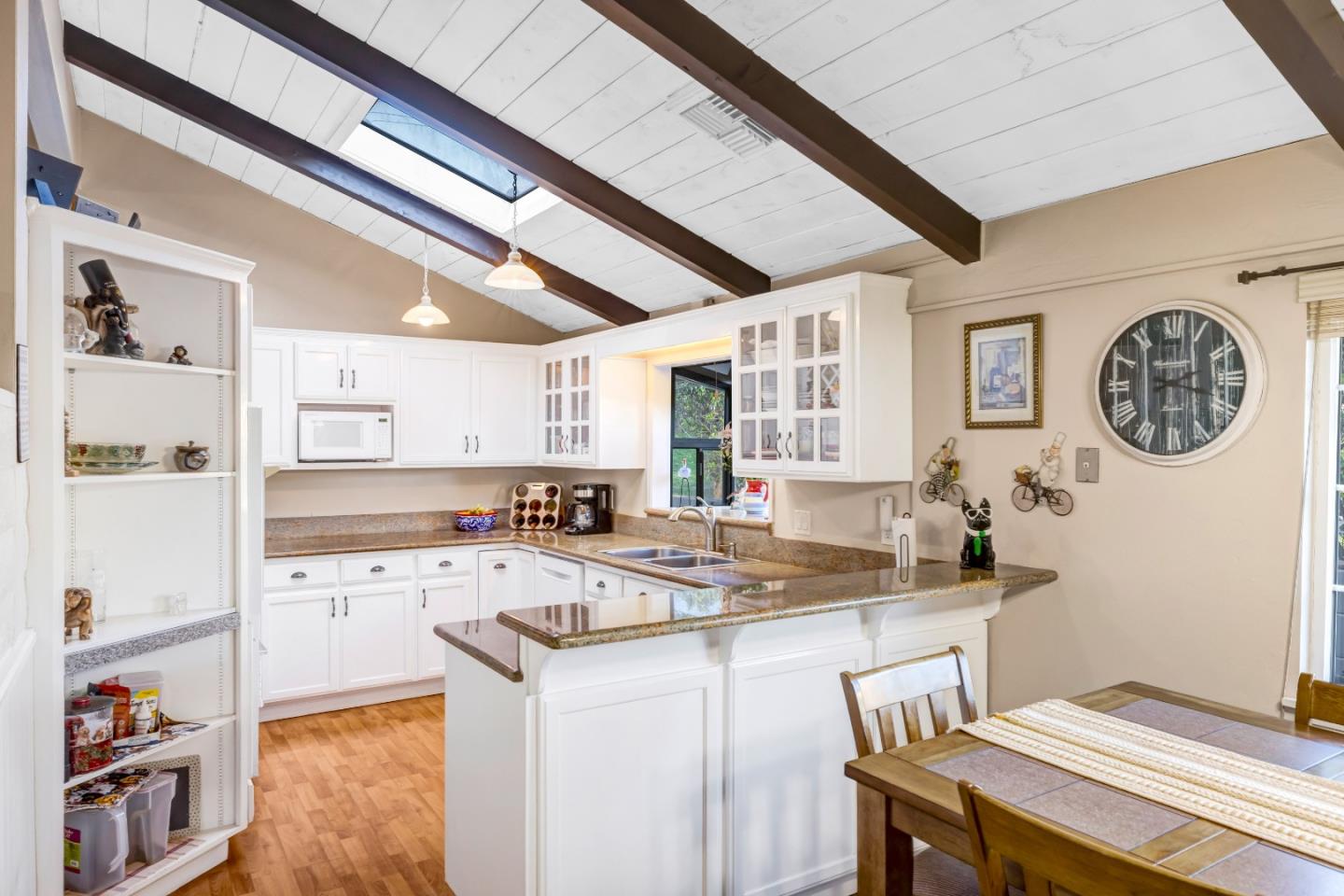 Detail Gallery Image 8 of 39 For 6900 Lakeview Dr, Salinas,  CA 93907 - 4 Beds | 2 Baths