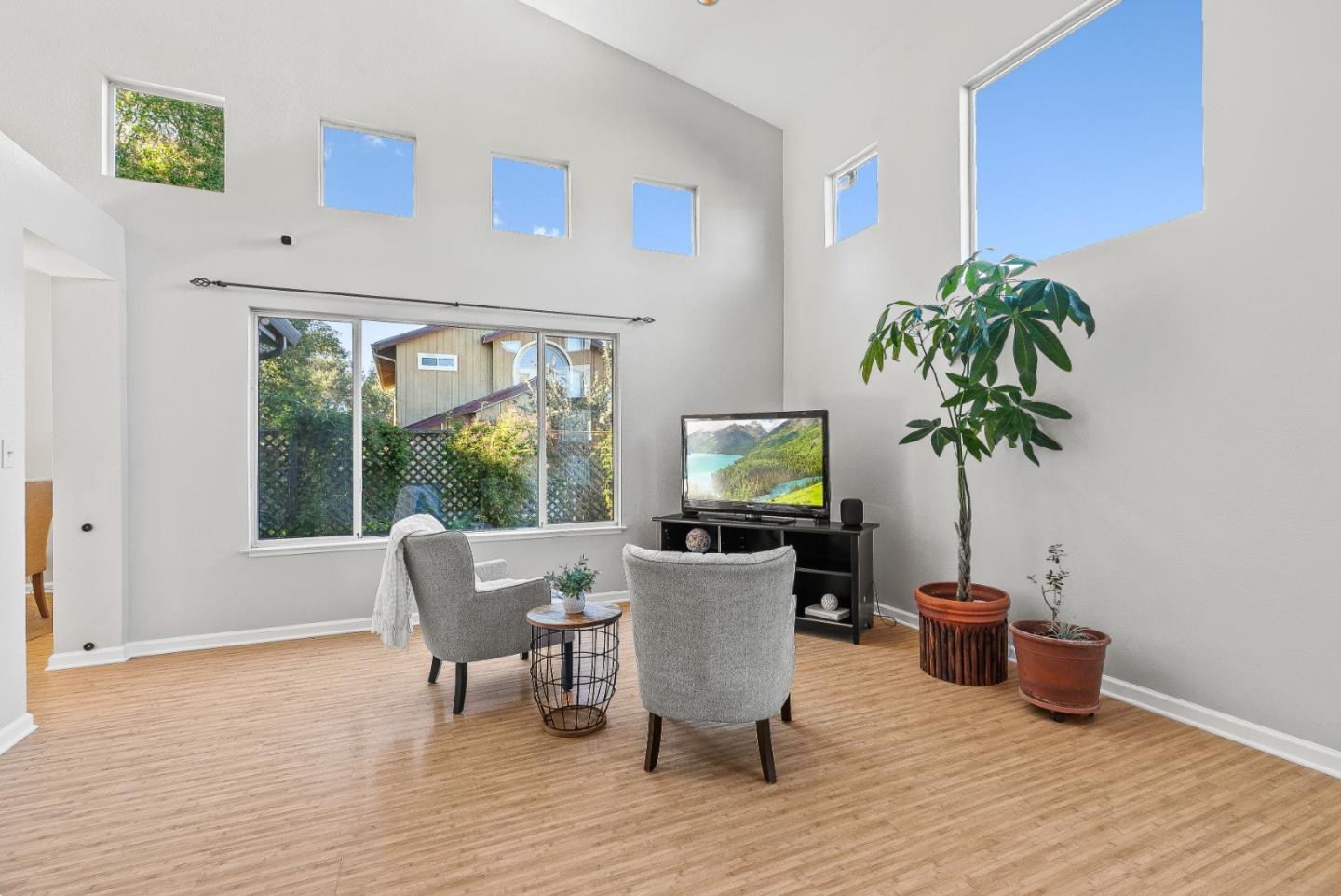 Detail Gallery Image 10 of 45 For 3200 Axford Rd, Santa Cruz,  CA 95062 - 3 Beds | 3 Baths