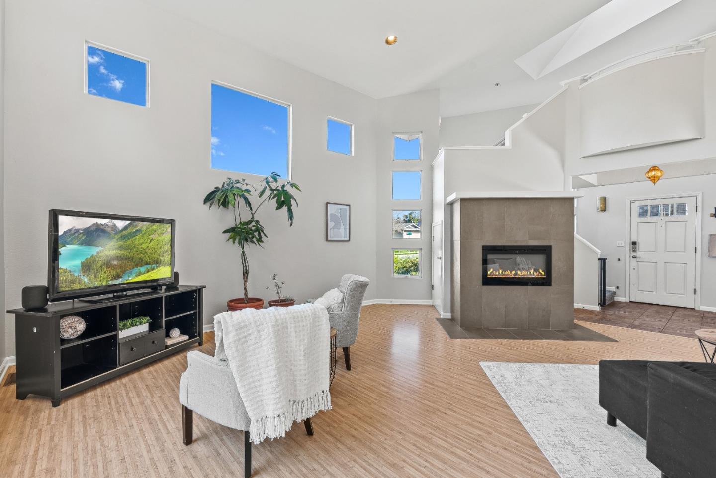 Detail Gallery Image 11 of 45 For 3200 Axford Rd, Santa Cruz,  CA 95062 - 3 Beds | 3 Baths