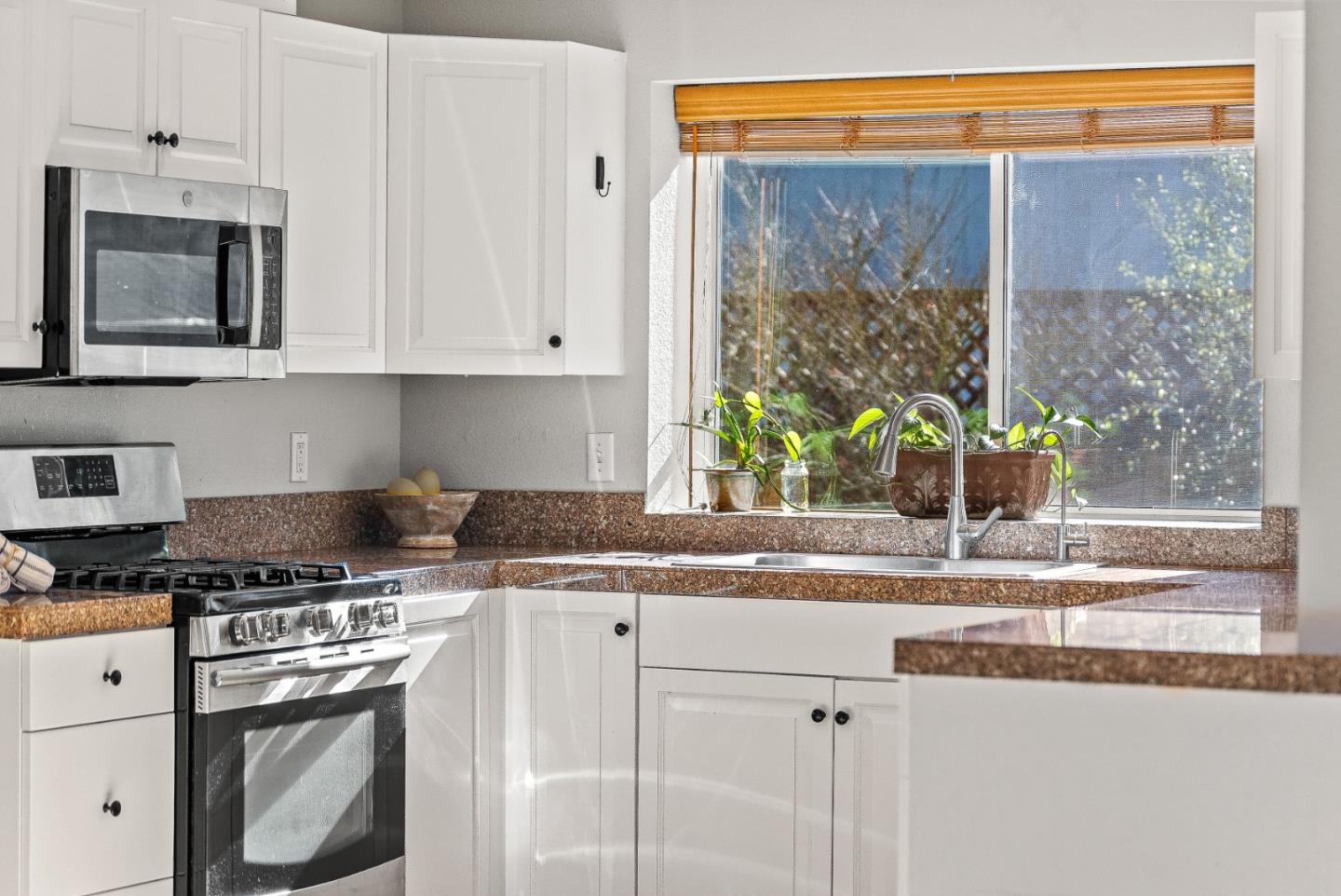 Detail Gallery Image 19 of 45 For 3200 Axford Rd, Santa Cruz,  CA 95062 - 3 Beds | 3 Baths