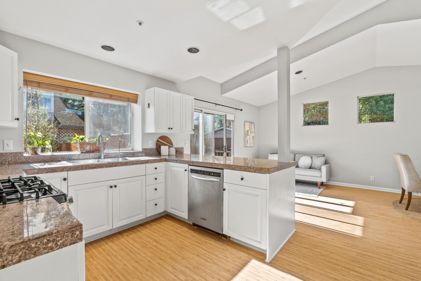 Detail Gallery Image 22 of 45 For 3200 Axford Rd, Santa Cruz,  CA 95062 - 3 Beds | 3 Baths