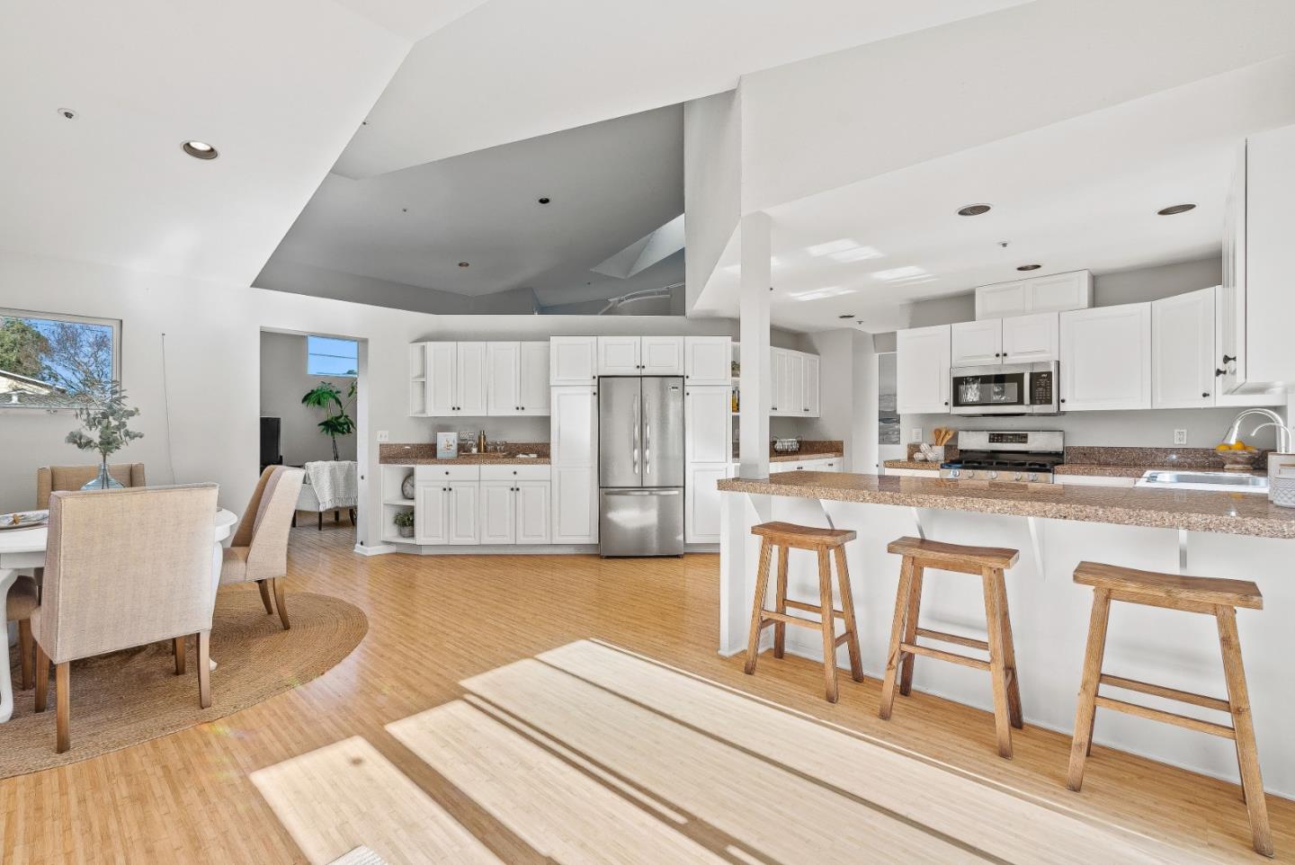 Detail Gallery Image 24 of 45 For 3200 Axford Rd, Santa Cruz,  CA 95062 - 3 Beds | 3 Baths