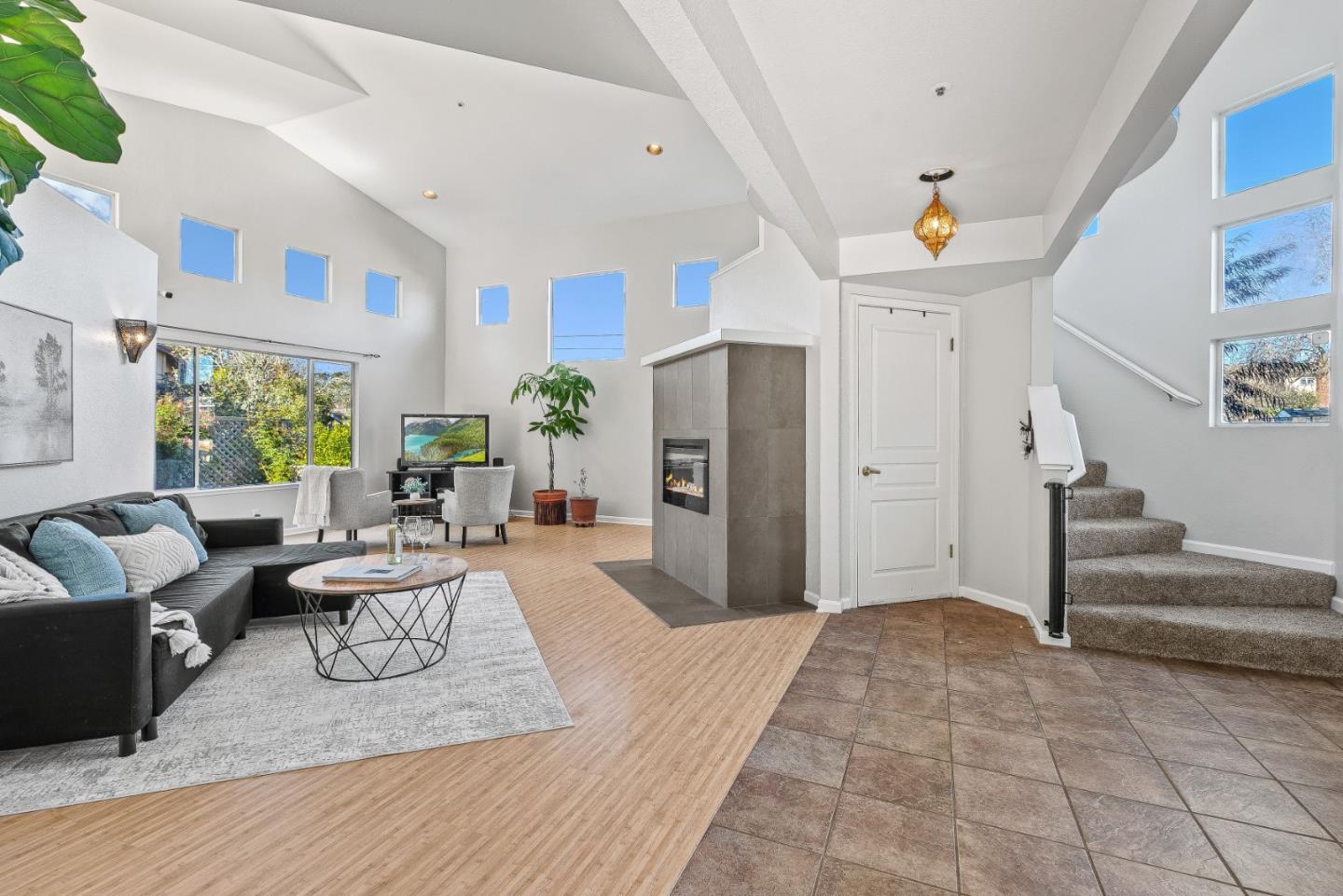 Detail Gallery Image 9 of 45 For 3200 Axford Rd, Santa Cruz,  CA 95062 - 3 Beds | 3 Baths