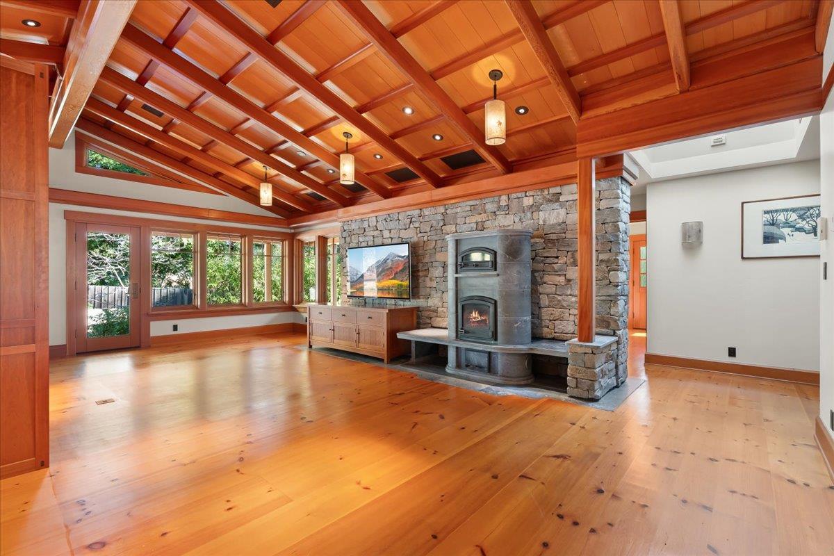 Detail Gallery Image 17 of 75 For 10965 Miramonte Rd, Cupertino,  CA 95014 - 4 Beds | 3/1 Baths