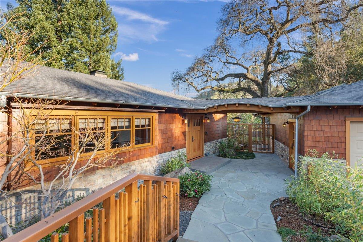 Detail Gallery Image 3 of 75 For 10965 Miramonte Rd, Cupertino,  CA 95014 - 4 Beds | 3/1 Baths