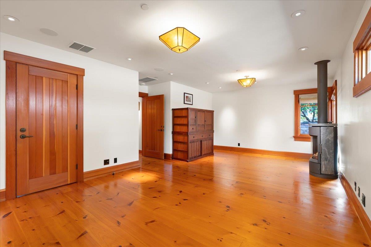 Detail Gallery Image 31 of 75 For 10965 Miramonte Rd, Cupertino,  CA 95014 - 4 Beds | 3/1 Baths