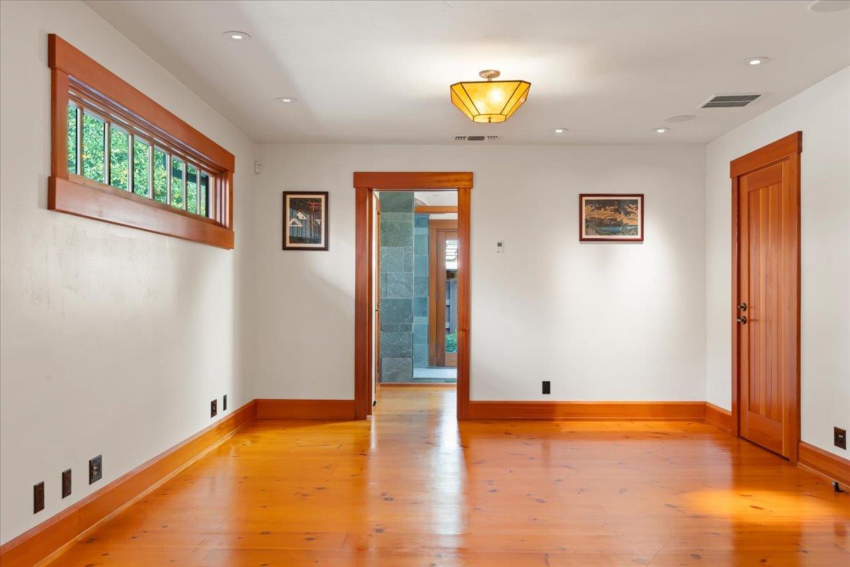 Detail Gallery Image 32 of 75 For 10965 Miramonte Rd, Cupertino,  CA 95014 - 4 Beds | 3/1 Baths