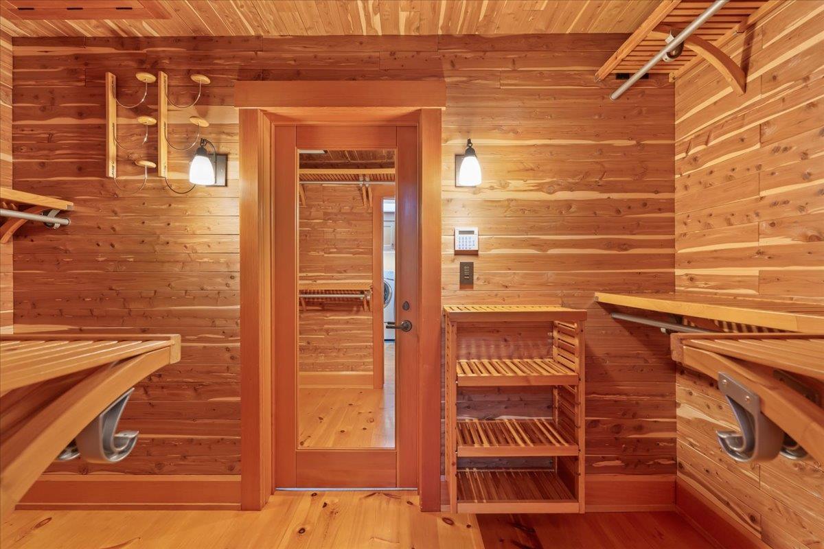 Detail Gallery Image 39 of 75 For 10965 Miramonte Rd, Cupertino,  CA 95014 - 4 Beds | 3/1 Baths