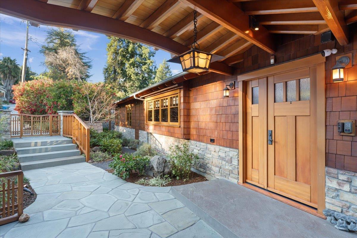 Detail Gallery Image 4 of 75 For 10965 Miramonte Rd, Cupertino,  CA 95014 - 4 Beds | 3/1 Baths