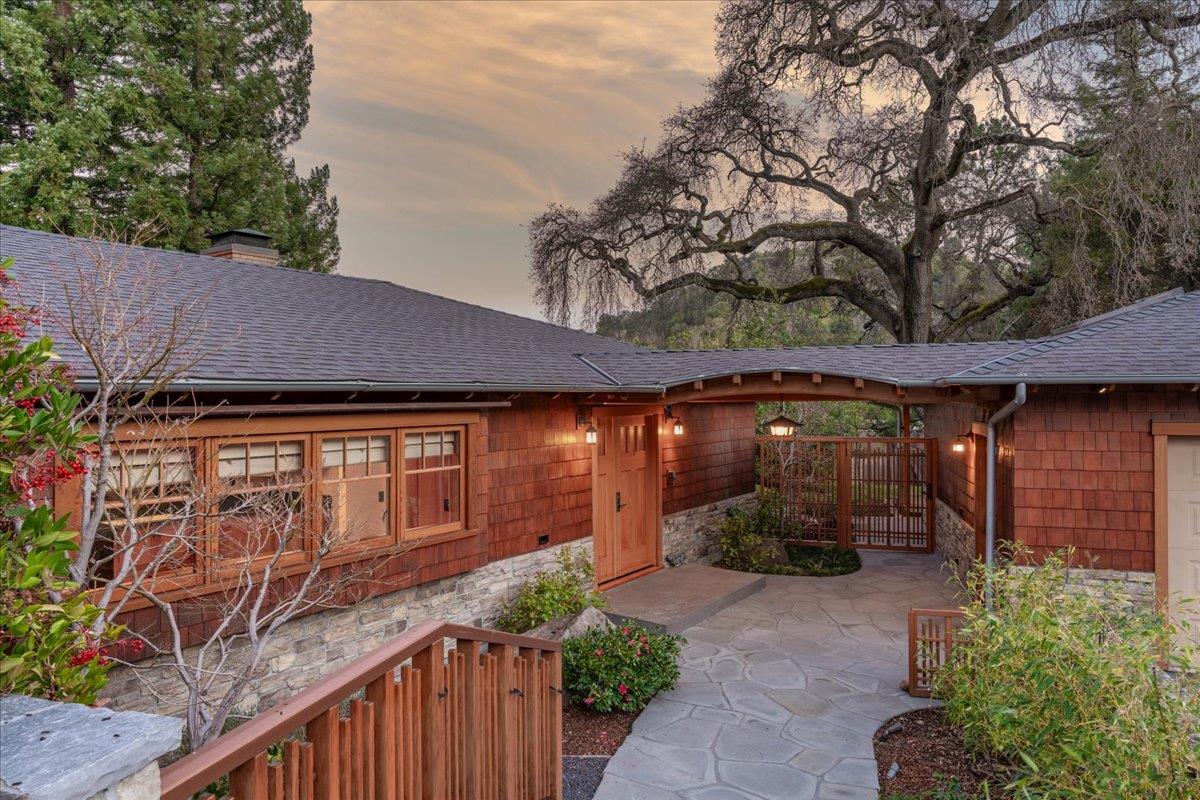 Detail Gallery Image 6 of 75 For 10965 Miramonte Rd, Cupertino,  CA 95014 - 4 Beds | 3/1 Baths