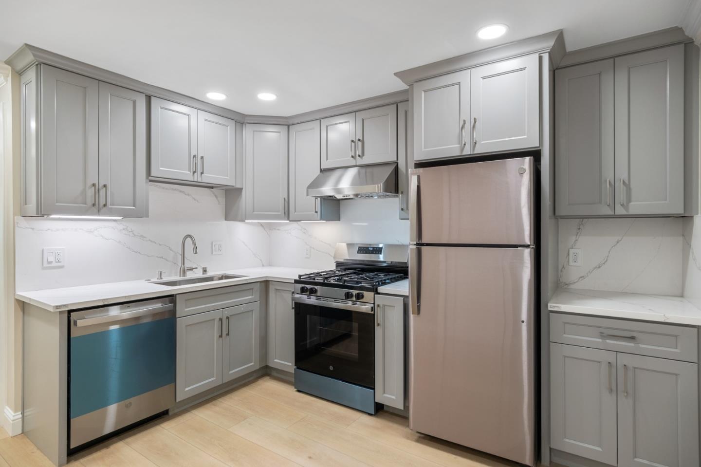 Detail Gallery Image 15 of 25 For 2546 35th Ave, San Francisco,  CA 94116 - 4 Beds | 4 Baths