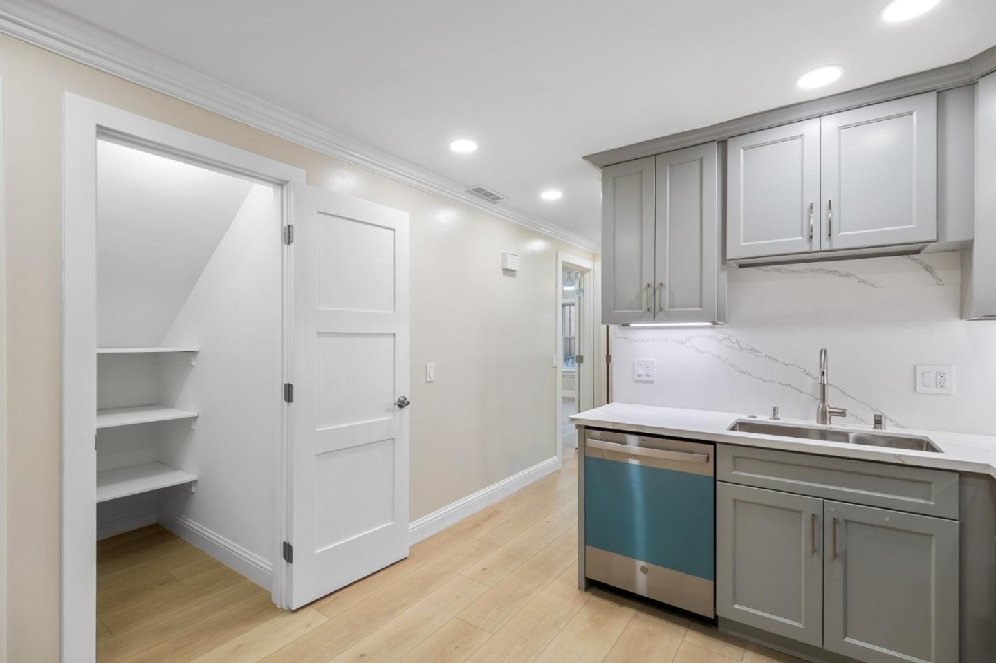 Detail Gallery Image 16 of 25 For 2546 35th Ave, San Francisco,  CA 94116 - 4 Beds | 4 Baths