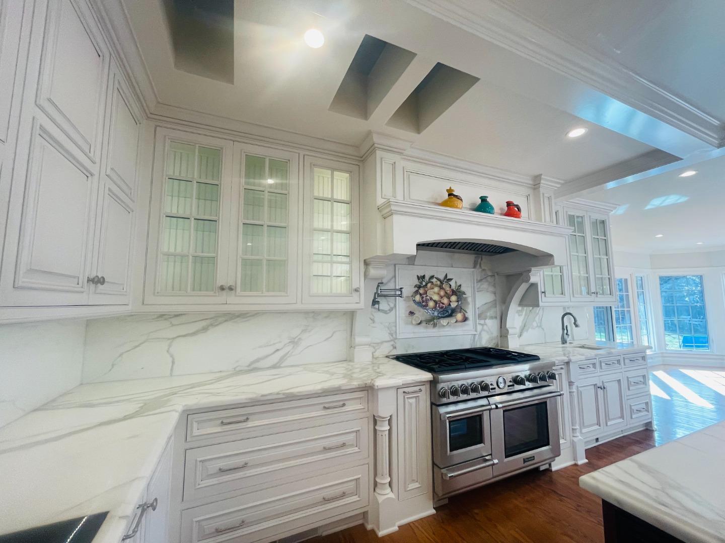 Detail Gallery Image 12 of 73 For 200 Iris Way, Palo Alto,  CA 94303 - 6 Beds | 5 Baths