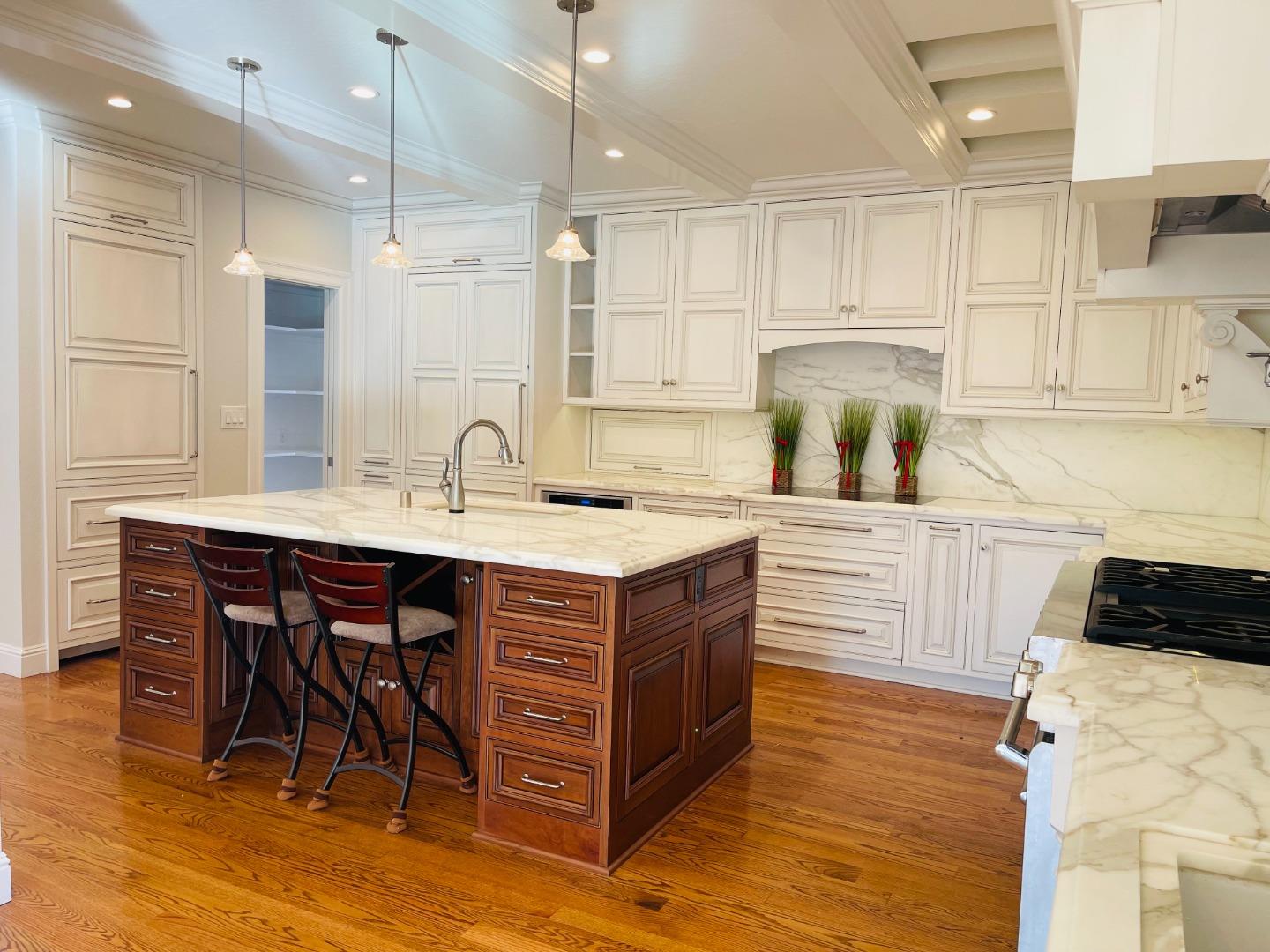 Detail Gallery Image 13 of 73 For 200 Iris Way, Palo Alto,  CA 94303 - 6 Beds | 5 Baths