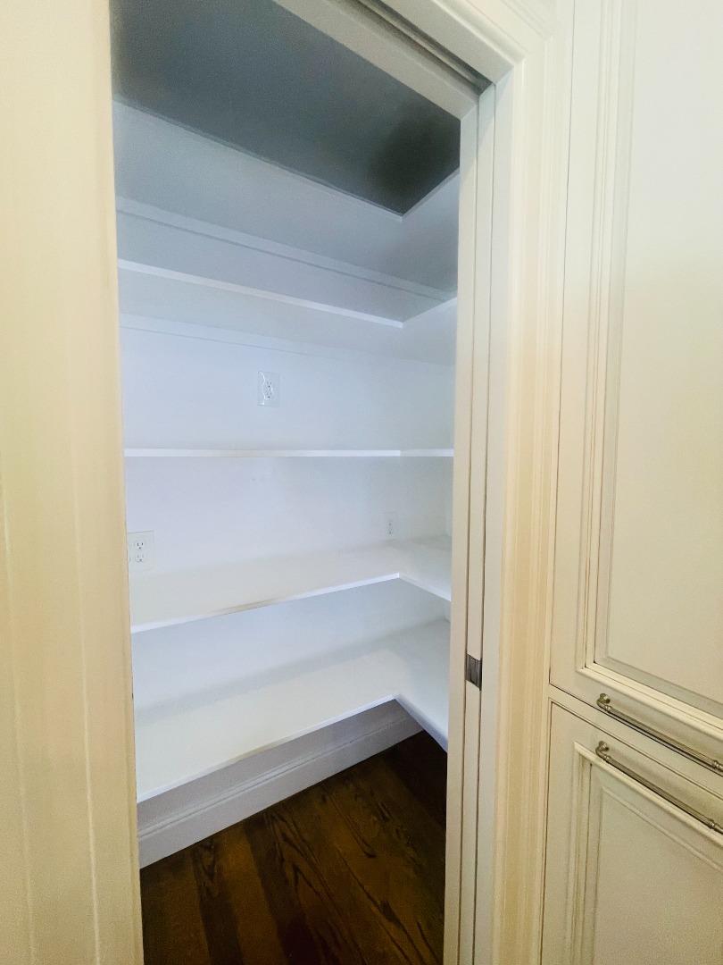 Detail Gallery Image 15 of 73 For 200 Iris Way, Palo Alto,  CA 94303 - 6 Beds | 5 Baths