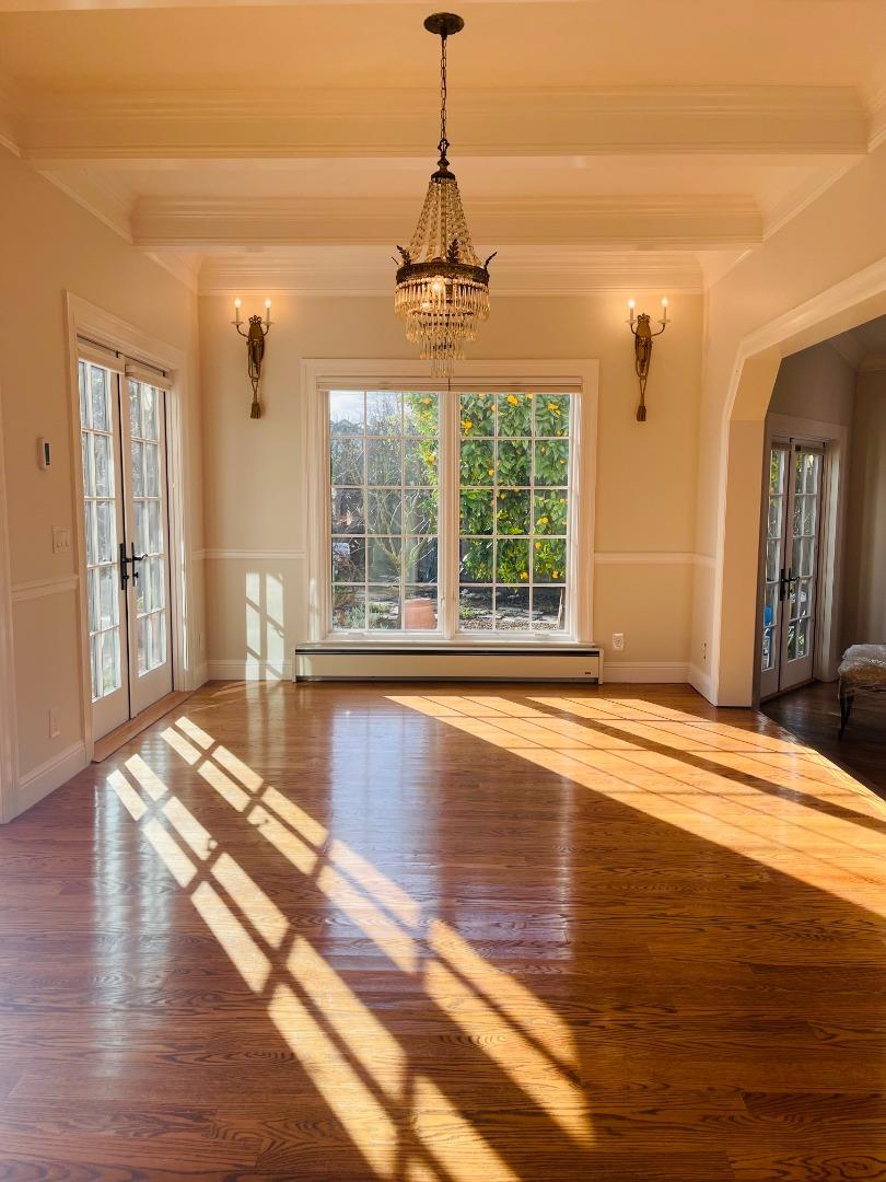 Detail Gallery Image 19 of 73 For 200 Iris Way, Palo Alto,  CA 94303 - 6 Beds | 5 Baths