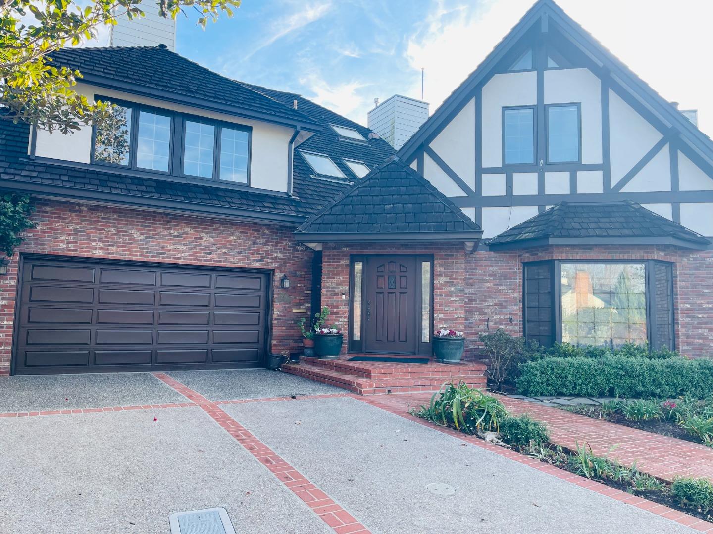 Detail Gallery Image 2 of 73 For 200 Iris Way, Palo Alto,  CA 94303 - 6 Beds | 5 Baths