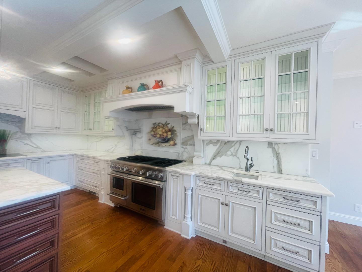 Detail Gallery Image 5 of 73 For 200 Iris Way, Palo Alto,  CA 94303 - 6 Beds | 5 Baths