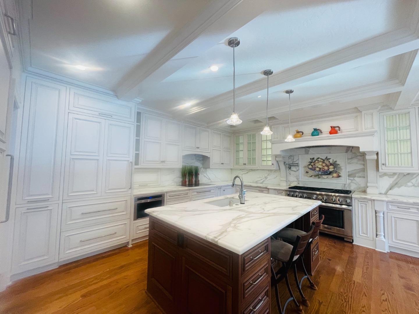 Detail Gallery Image 6 of 73 For 200 Iris Way, Palo Alto,  CA 94303 - 6 Beds | 5 Baths