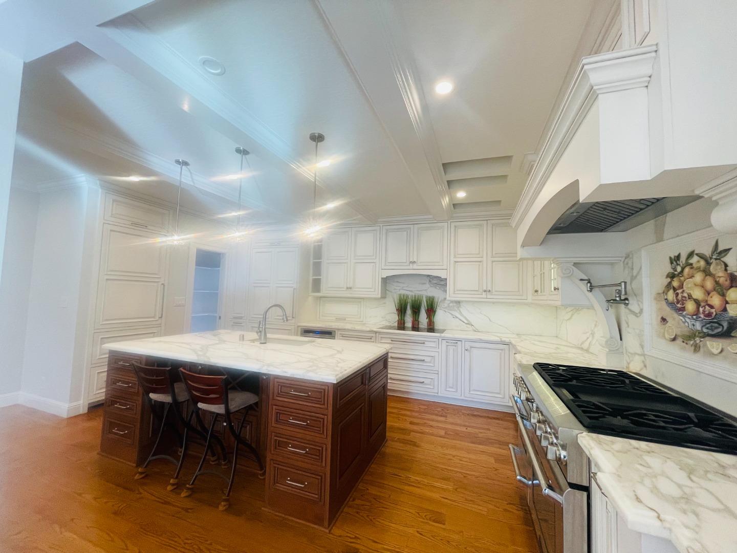 Detail Gallery Image 8 of 73 For 200 Iris Way, Palo Alto,  CA 94303 - 6 Beds | 5 Baths