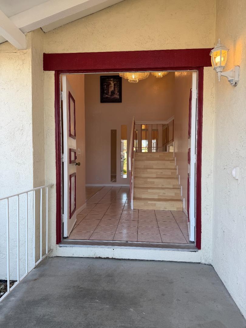 Detail Gallery Image 4 of 26 For 1723 Pheasant Dr, Hercules,  CA 94547 - 4 Beds | 2/1 Baths