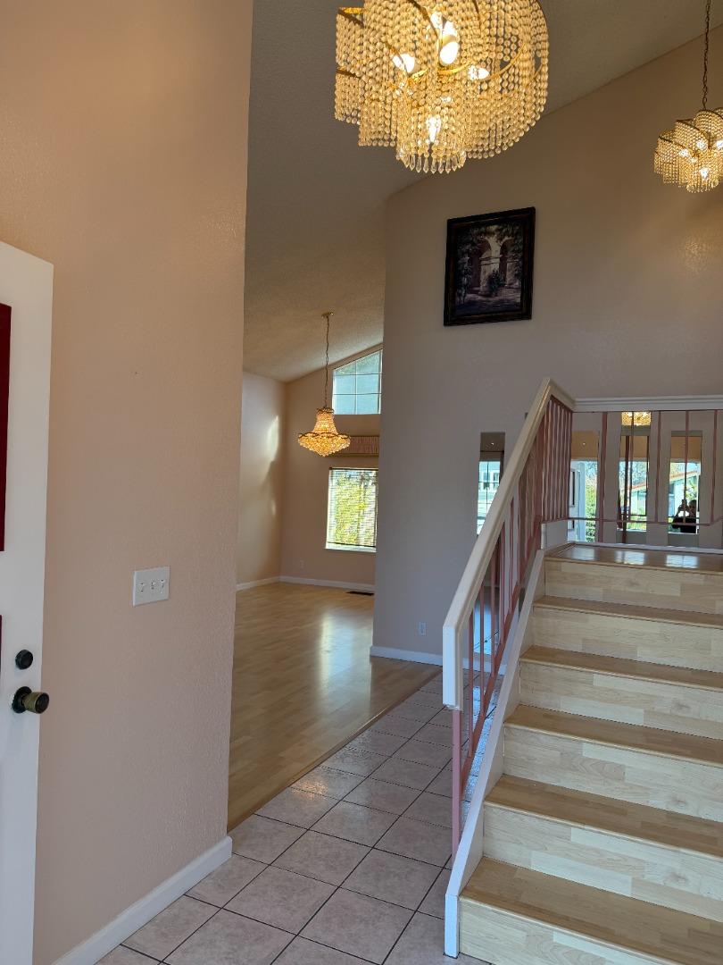 Detail Gallery Image 5 of 26 For 1723 Pheasant Dr, Hercules,  CA 94547 - 4 Beds | 2/1 Baths