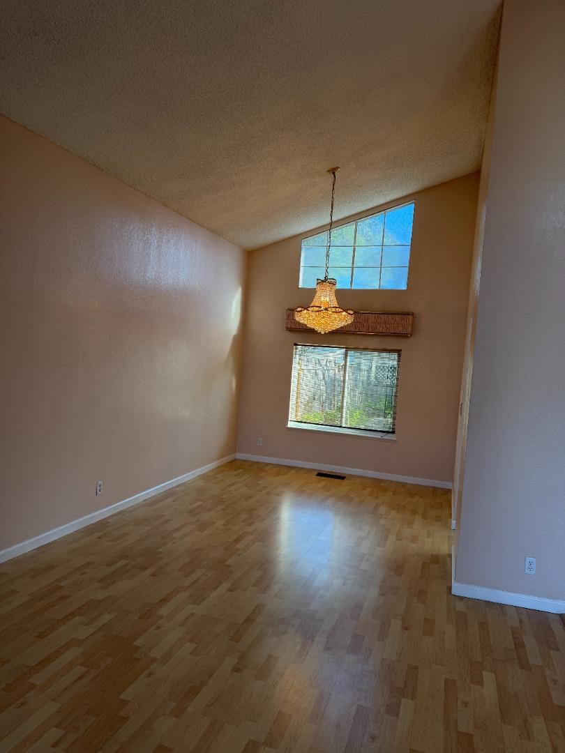 Detail Gallery Image 8 of 26 For 1723 Pheasant Dr, Hercules,  CA 94547 - 4 Beds | 2/1 Baths