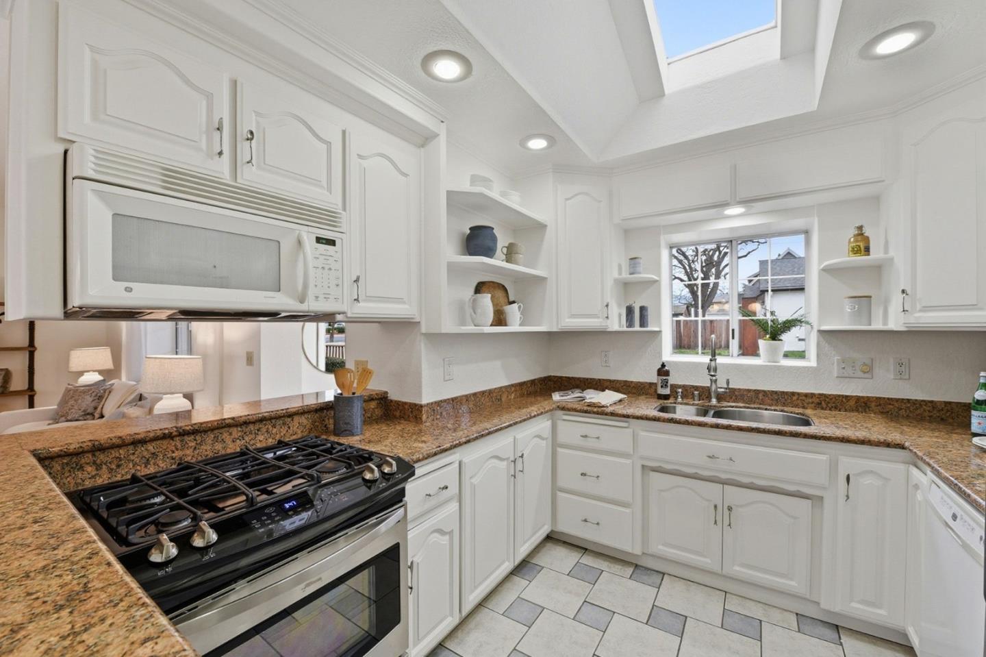 Detail Gallery Image 14 of 36 For 560 University Ave, Los Gatos,  CA 95032 - 3 Beds | 3 Baths