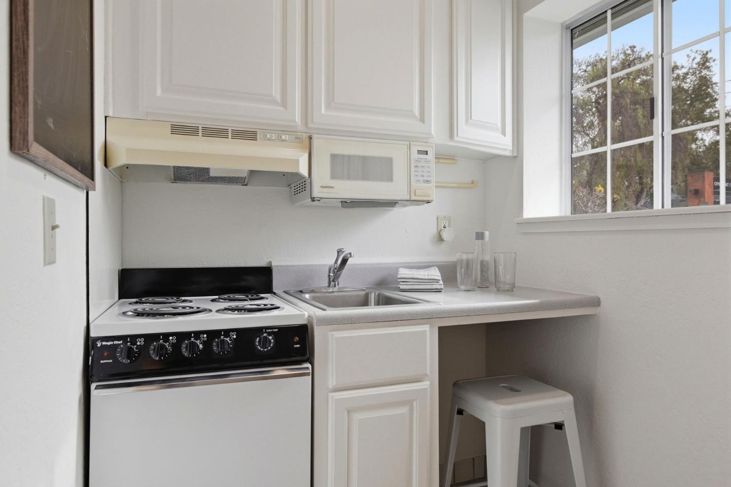 Detail Gallery Image 17 of 36 For 560 University Ave, Los Gatos,  CA 95032 - 3 Beds | 3 Baths