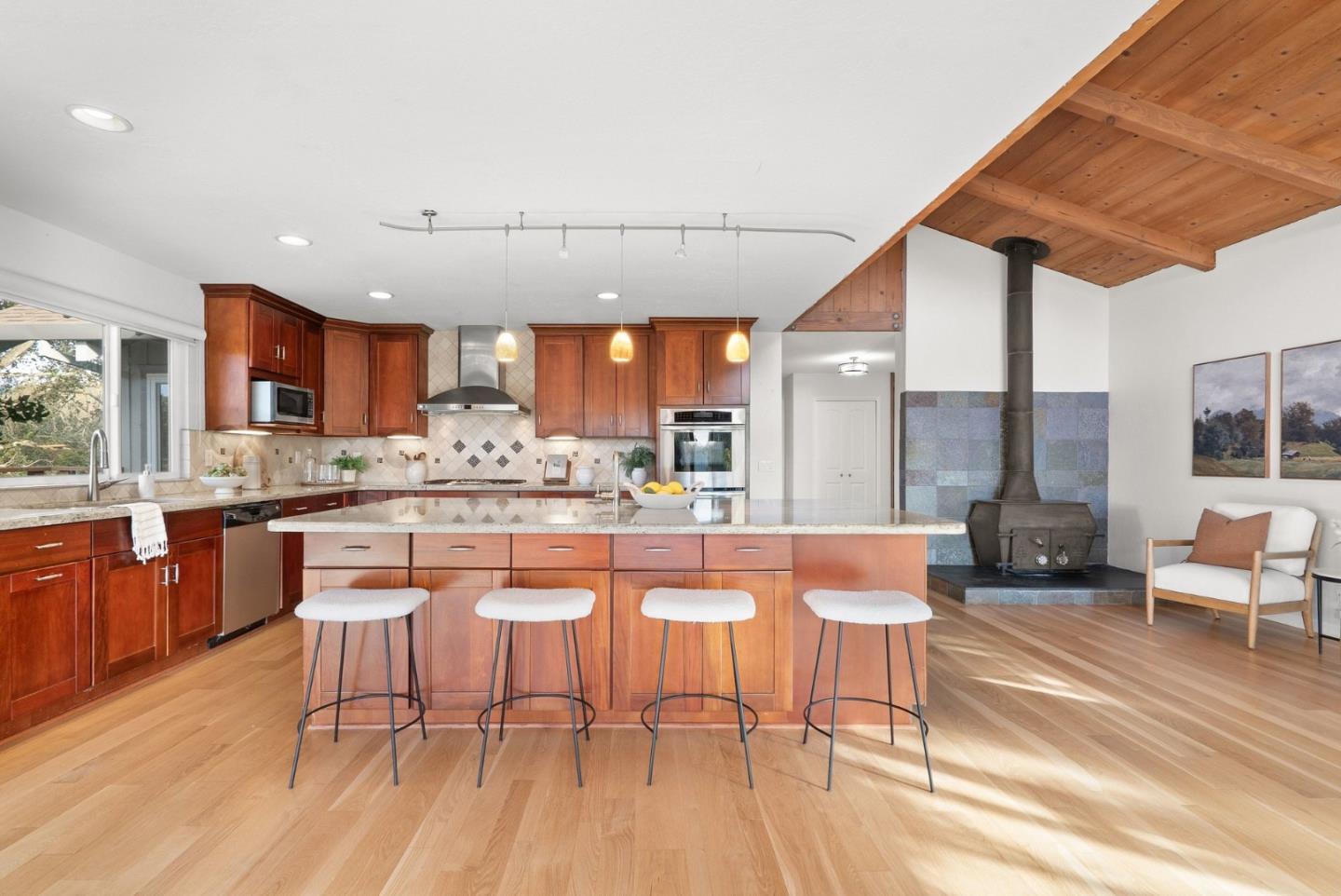 Detail Gallery Image 12 of 41 For 1044 Pleasant Valley Rd, Aptos,  CA 95003 - 4 Beds | 3 Baths