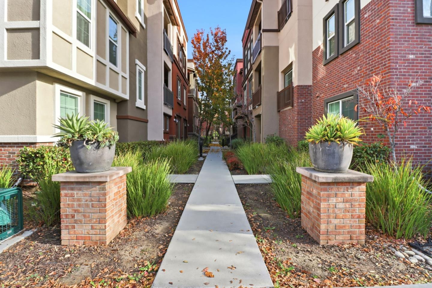 Detail Gallery Image 3 of 21 For 1428 Neleigh Pl, San Jose,  CA 95131 - 2 Beds | 2 Baths