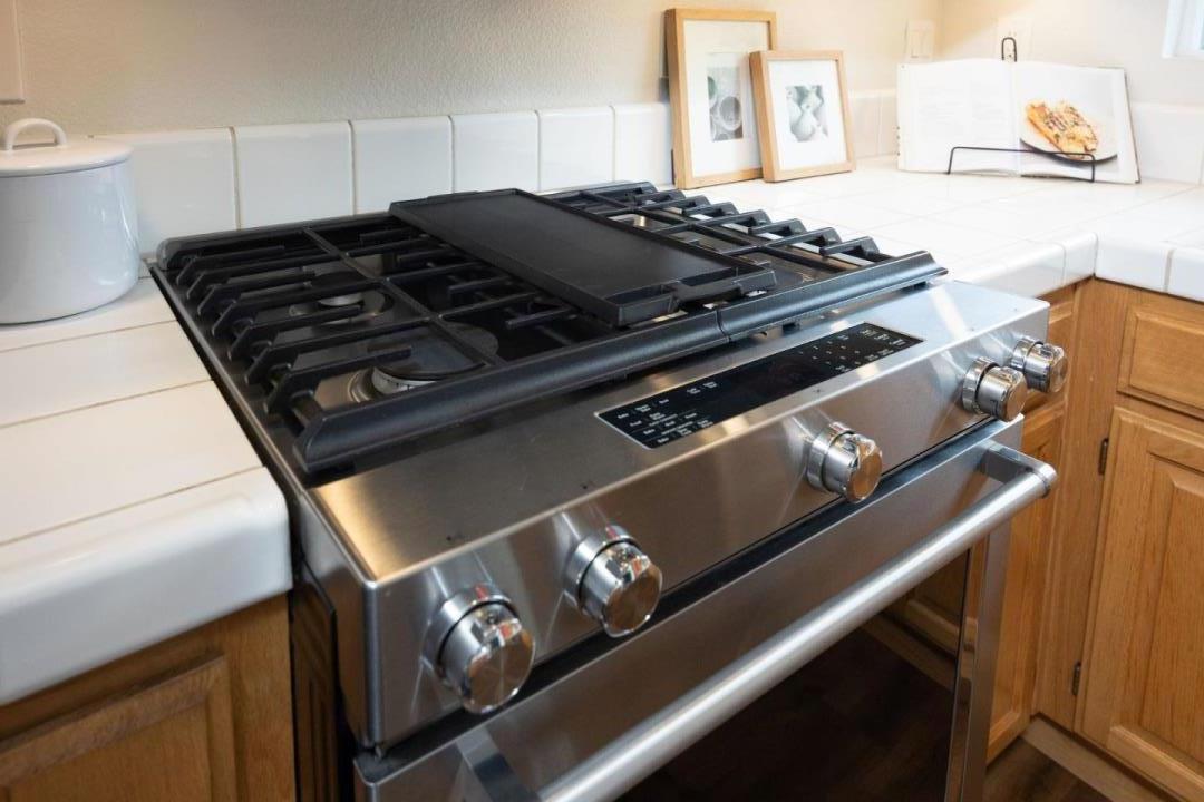 Detail Gallery Image 13 of 39 For 43 Erin Ln, Half Moon Bay,  CA 94019 - 2 Beds | 2/1 Baths