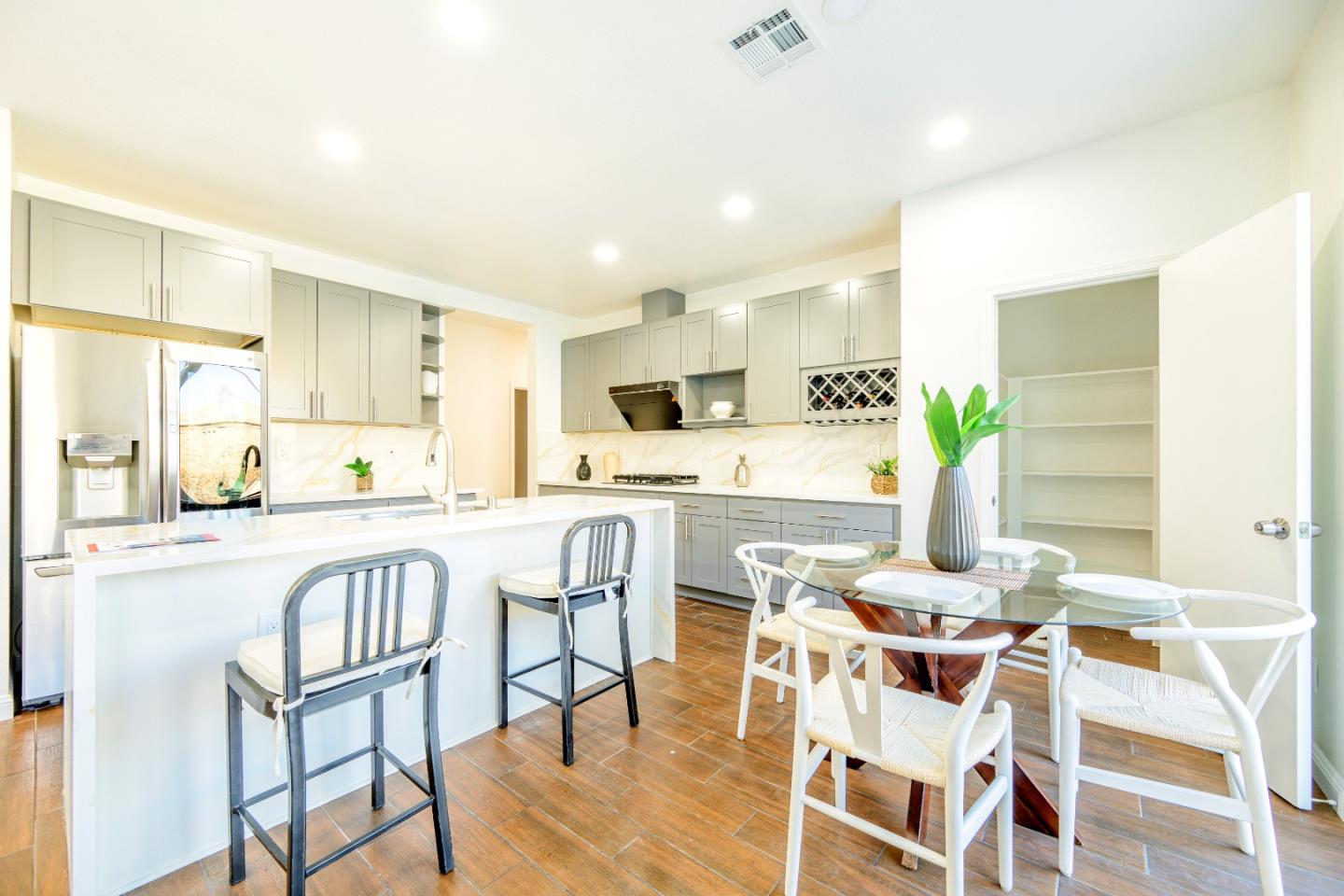 Detail Gallery Image 12 of 26 For 2275 Southwood Dr, Pittsburg,  CA 94565 - 6 Beds | 4 Baths