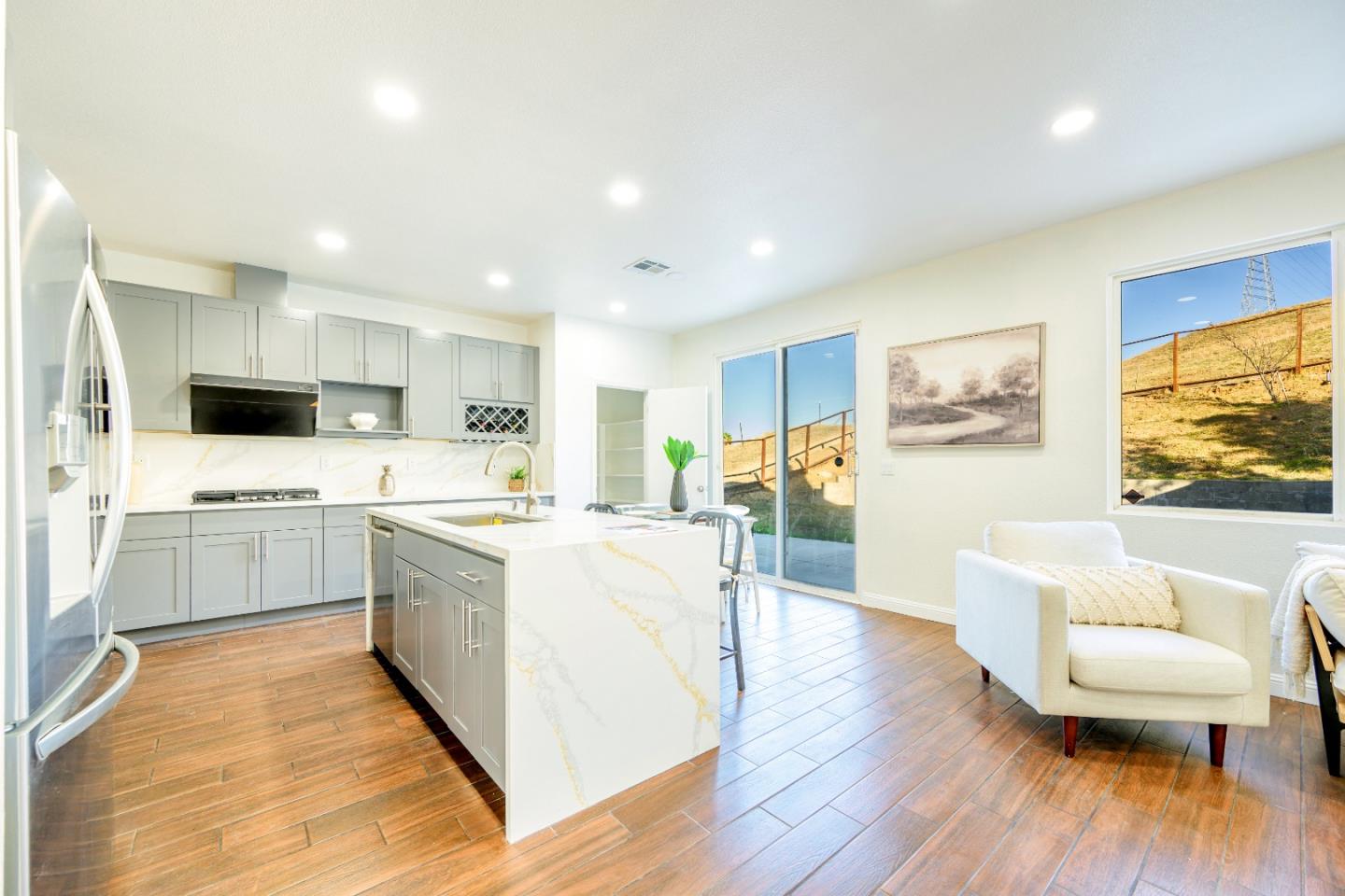 Detail Gallery Image 13 of 26 For 2275 Southwood Dr, Pittsburg,  CA 94565 - 6 Beds | 4 Baths