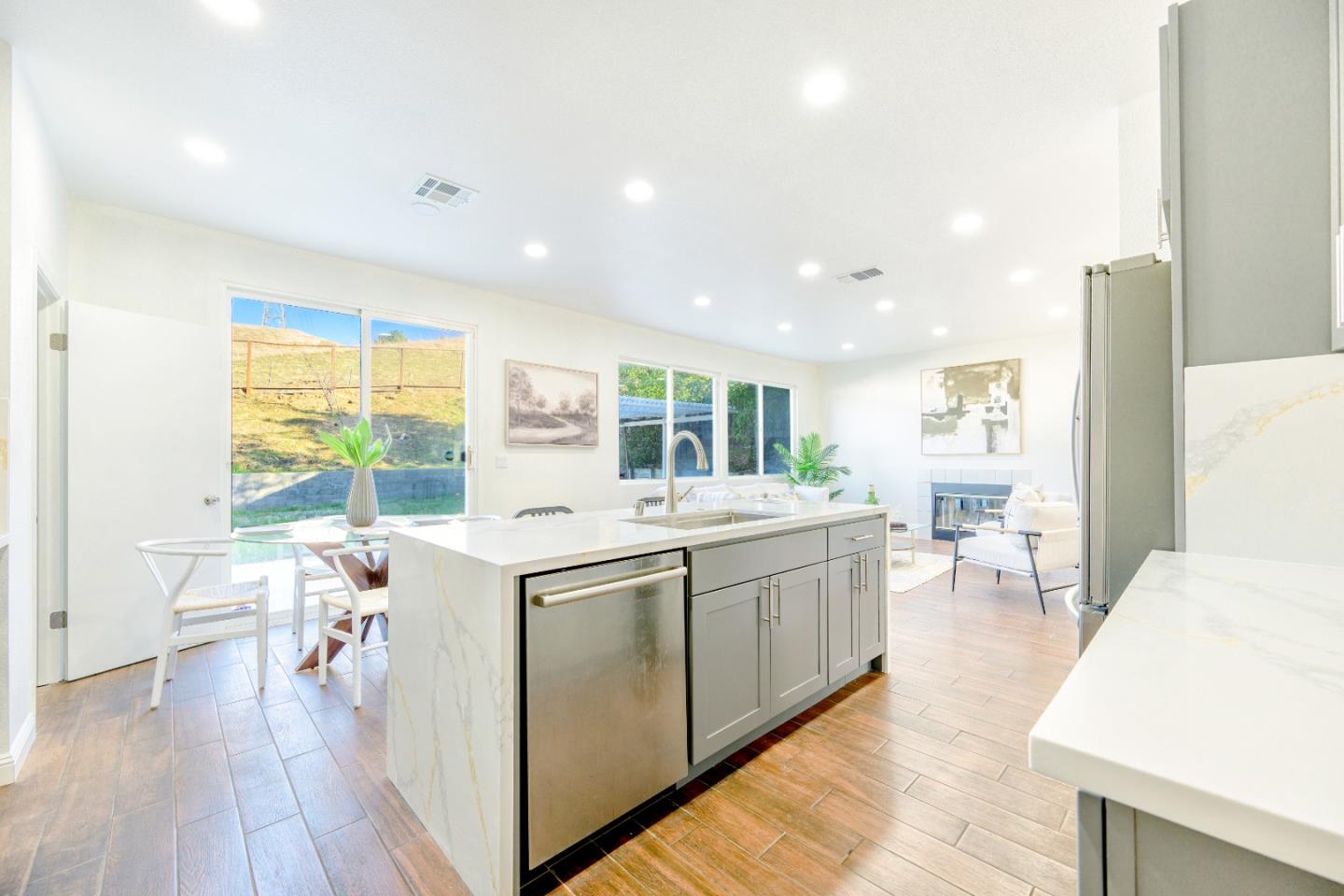 Detail Gallery Image 14 of 26 For 2275 Southwood Dr, Pittsburg,  CA 94565 - 6 Beds | 4 Baths